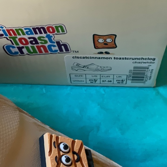 š„£ CROCS x CINNAMON TOAST CRUNCHš„£ NWT š„£ - Picture 16 of 16